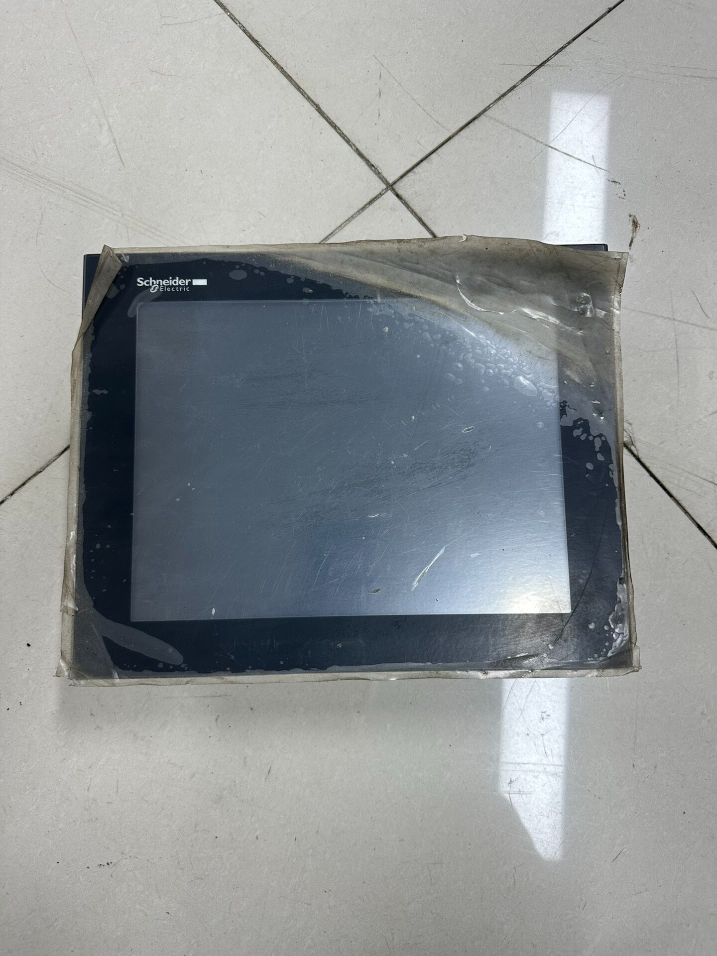 施耐德HMIGTO5310，全新录了系统，没有使用过的，要的