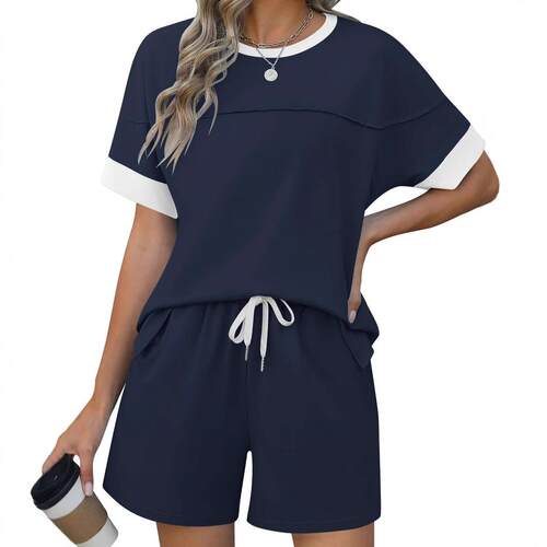 Set with pocket strap and color blocked two-piece