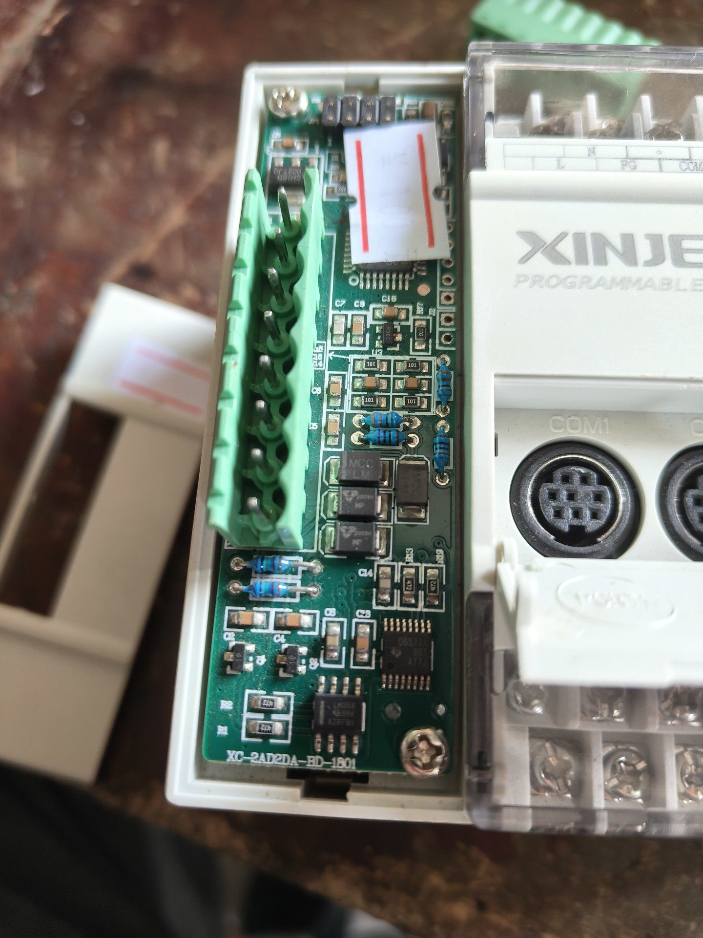 信捷扩展BD板 XC-2AD2DA-BD-1801实物图，包