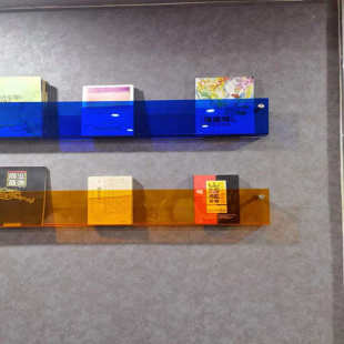 创意墙上亚克力杂志架挂墙装饰透明展示架置物架绘本架壁挂式书架