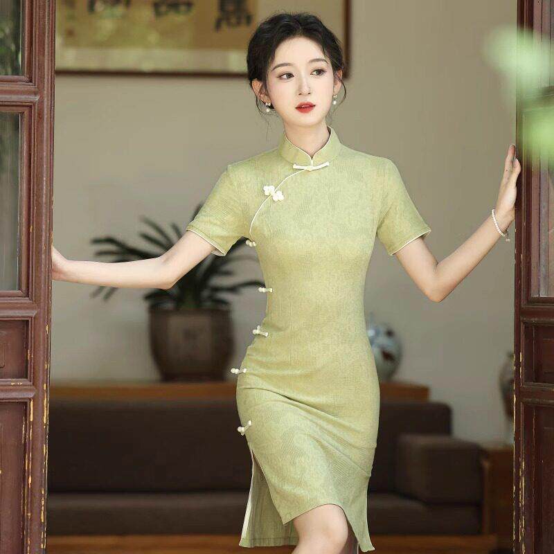 新中式绿色旗袍女夏季2025年新款改良年轻款高端小个子显高连衣裙