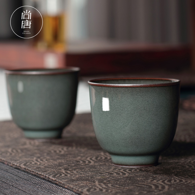 青瓷功夫茶杯单杯品茗杯小号铁胎杯手工主人杯龙泉陶瓷茶具小杯子