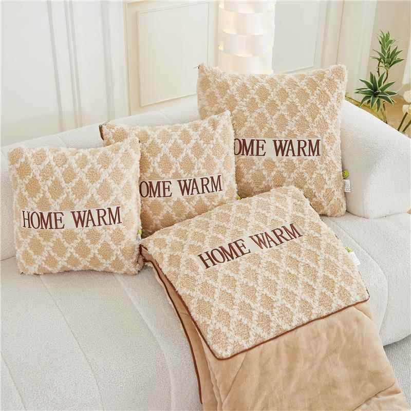 高档抱被芯双面加厚加绒牛奶绒办公枕室午睡枕头车载内汽空毯二调