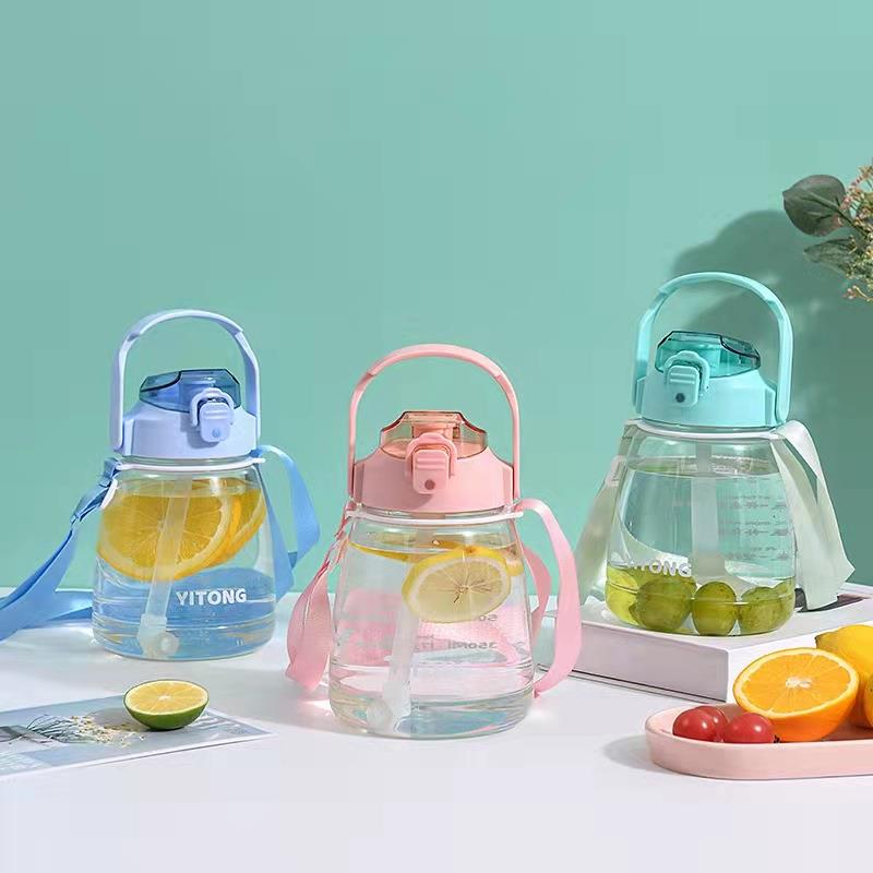 新款翊同女学生大肚杯儿童吸管水杯便携1300ml大容量水壶礼品塑料