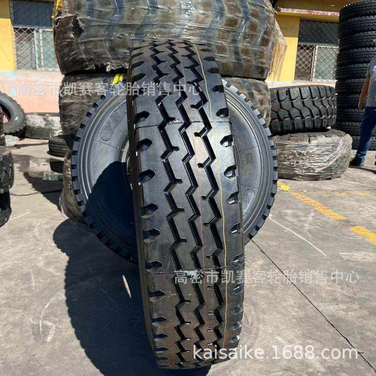 外贸出口全钢丝汽车轮胎1000R20 1200r20载重卡车轮胎