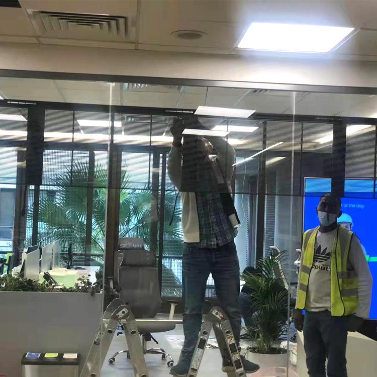 户外高亮LED格栅屏玻璃橱窗屏 LED高清广告屏 LED透明显示屏直销