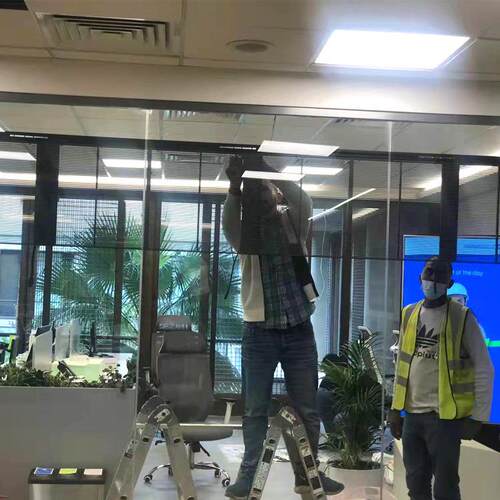 户外高亮LED格栅屏玻璃橱窗屏 LED高清广告屏 LED透明显示屏直销