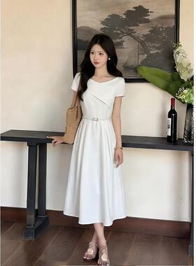 法式高级感白色短袖连衣裙子女夏季2026新款独特漂亮收腰显瘦长裙