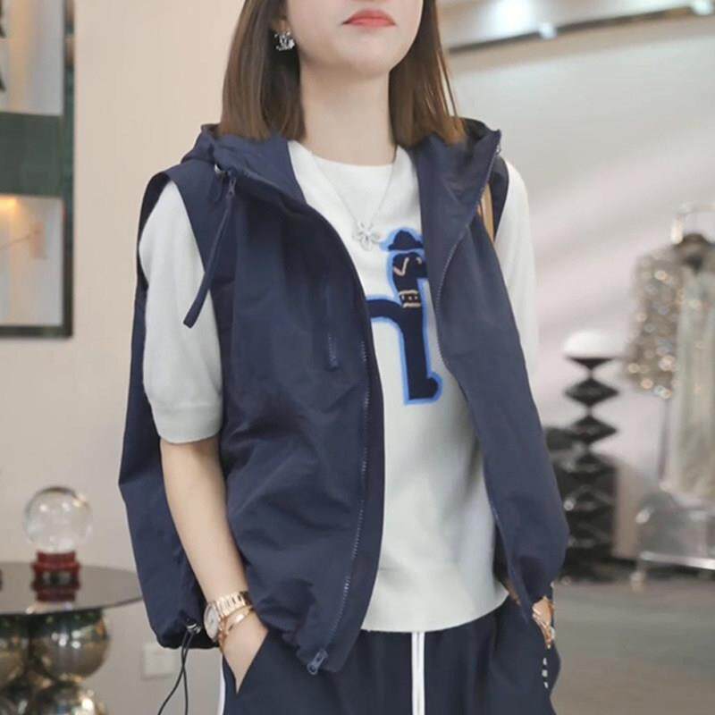 欧洲站短款连帽冲锋衣马甲背心女2025秋新款宽松休闲工装马夹外套