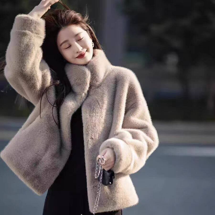 皮毛一体秋冬季新款水貂绒外套女短款保暖立领洋气獭兔毛时尚外套