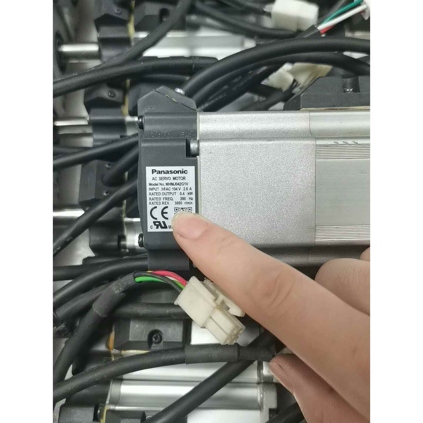 标价是空箱-400W电机MHMJ042G1V，正常拆机件，成色八九新议价