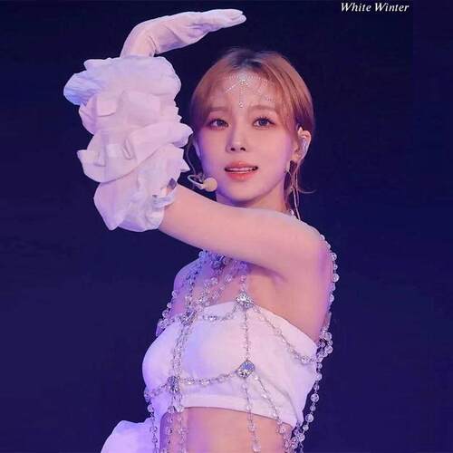 Aespa金冬天女神同款白色珠炼抹胸包臀裙爵士舞商演领舞打歌服