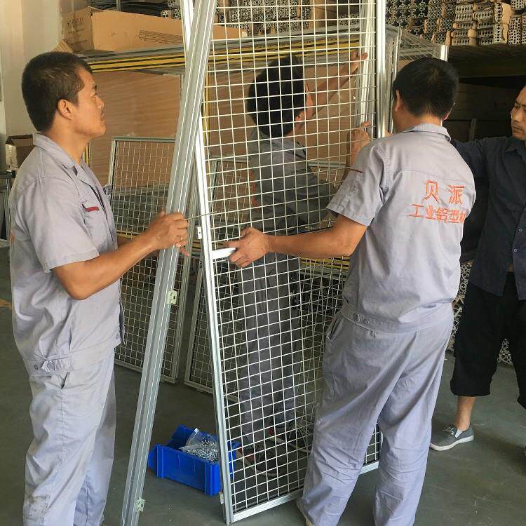工业围栏安全防护镀锌网格弧光屏机器人焊接隔断汽车组装加工生产