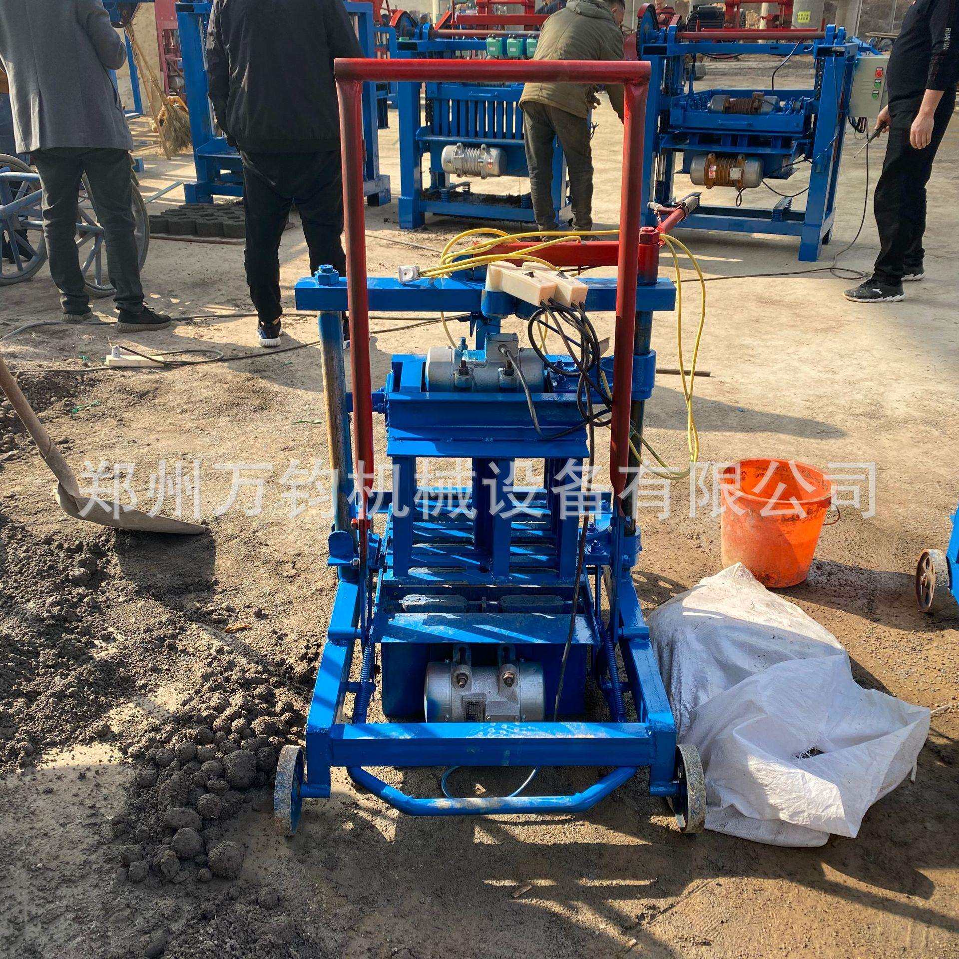万钧小型砖机制作田字砖移动制砖机砖型多样可换模具空心制砖机