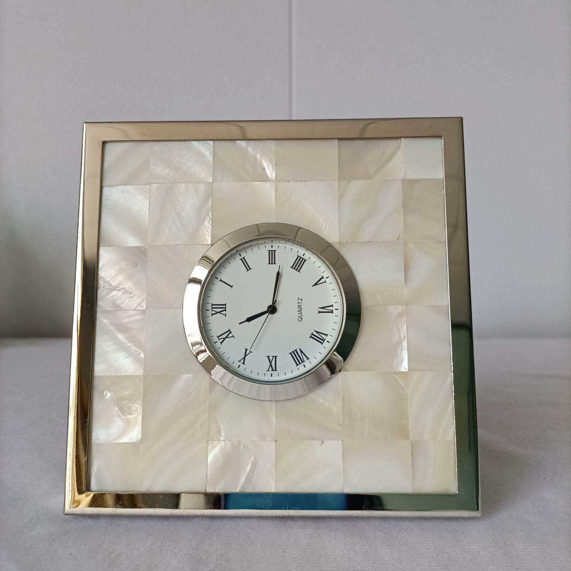 简约金属外框家用贝壳座钟,家装工艺白贝时钟