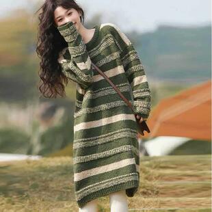 香港秋冬复古绿色条纹毛衣裙宽松慵懒风2025中长款 针织打底连衣裙