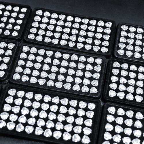 彩色心形莫桑石123ct现货 爱心形莫桑裸石梧州人工合成宝石