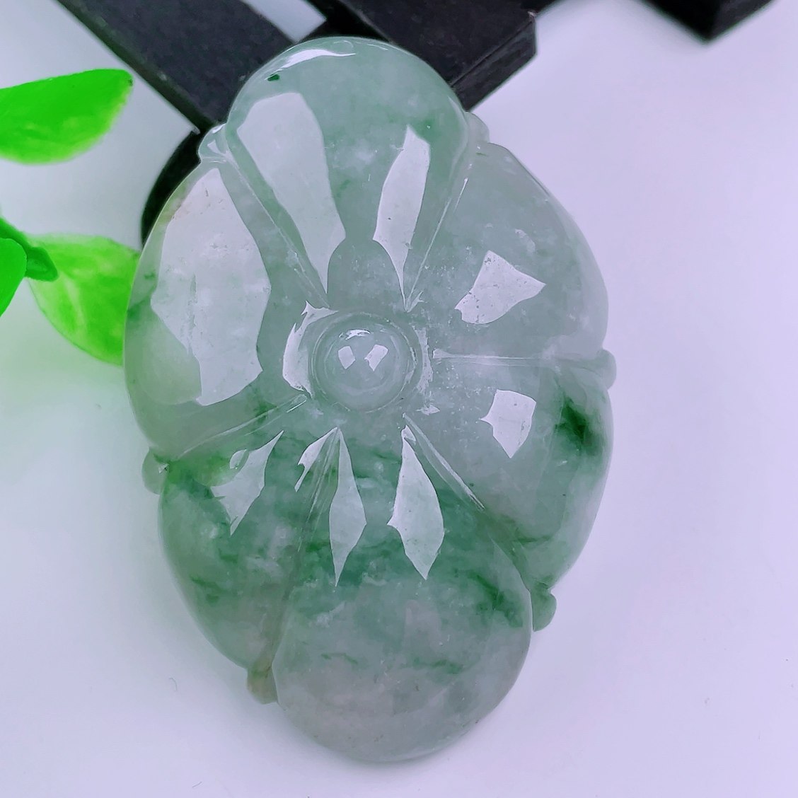 天然真品翡翠正品 水润细腻精细冰飘绿飘色精雕荷花鱼吊坠29.68g,珠宝/钻石/翡翠,颈饰,淘宝优惠券,粉丝福利购,淘宝优惠卷