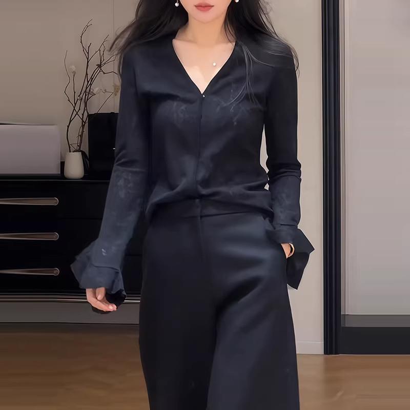 极速韩系极简风V领喇叭袖上衣女春季修身显瘦小众设计感通勤长袖