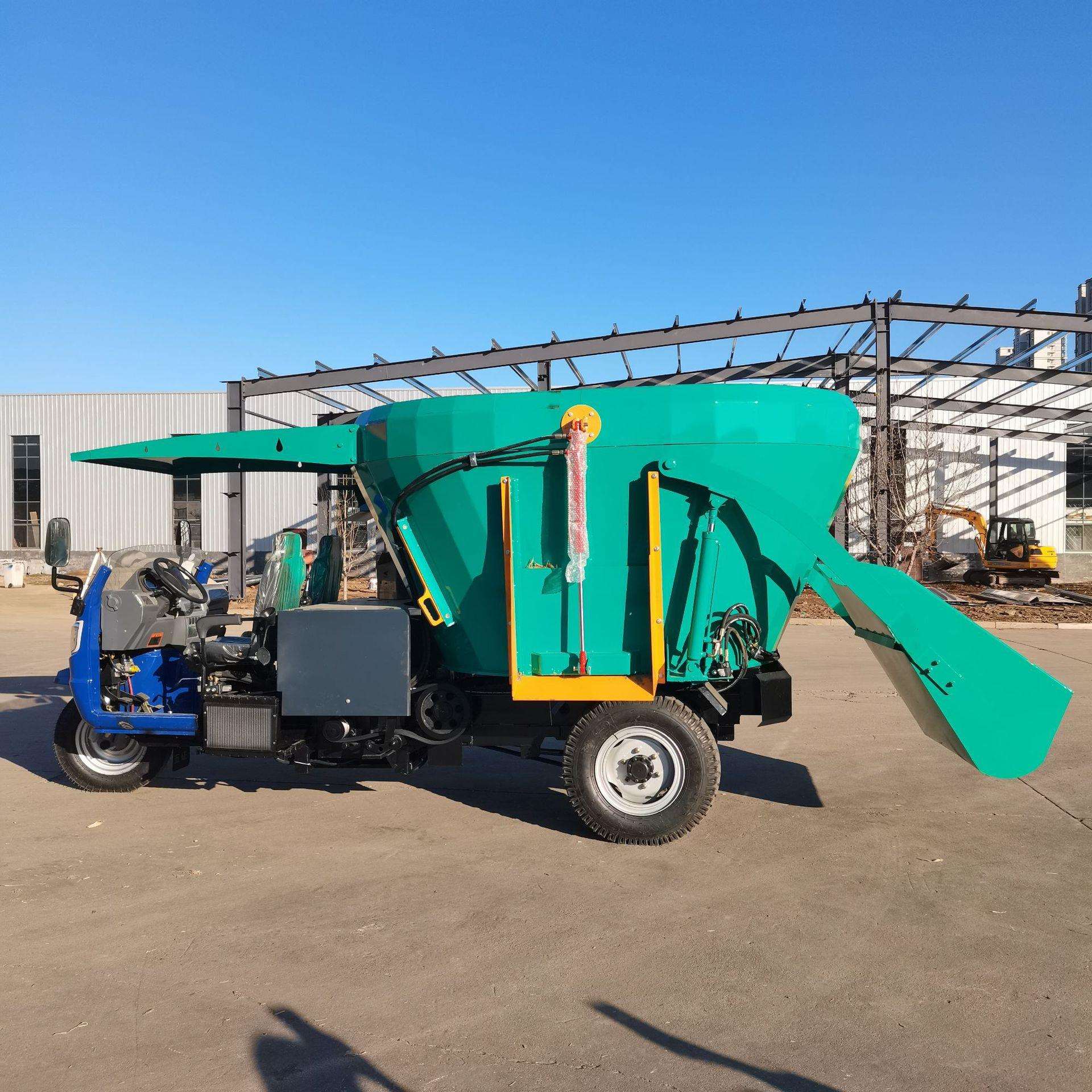 轮养MTR殖羊场自动牛撒料车喂自动搅拌电动三投料料车