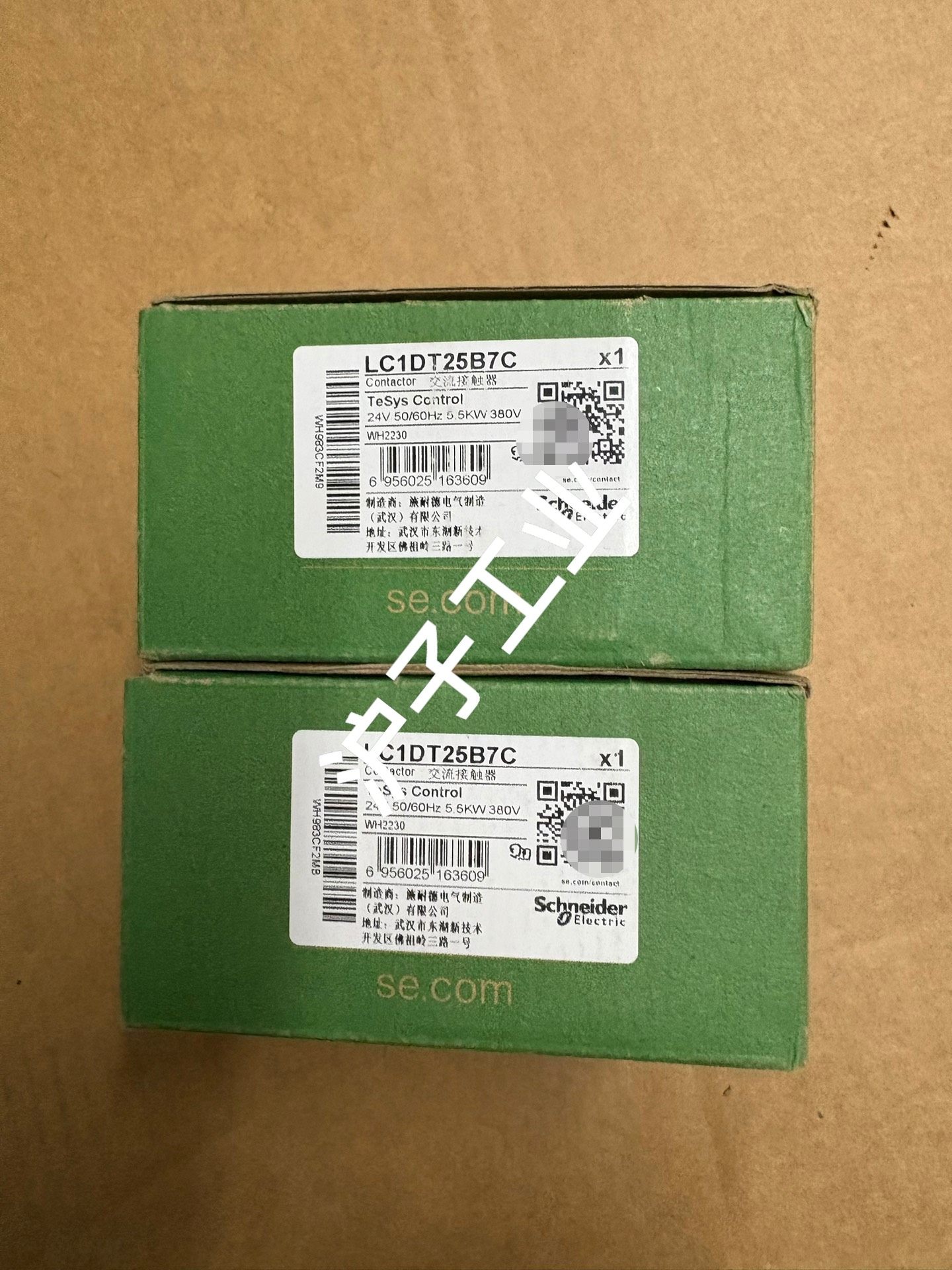 LC1DT25B7C施耐德接触器，4极，线圈电压 AC24V