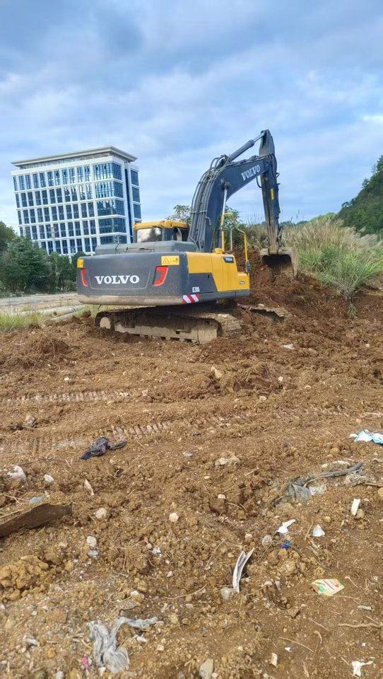 1月8日黔东南苗族侗族自治州2019年出厂沃尔沃EC210D型履带式液压挖掘机网络拍卖公告