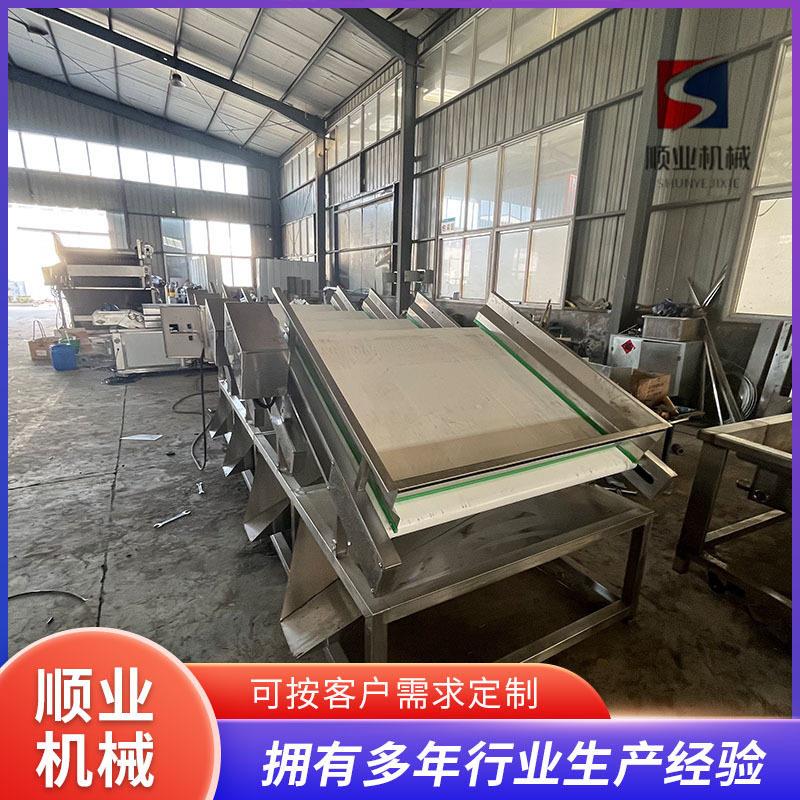 小型振动筛黄豆芽去皮机智能去壳机商用大型豆芽去壳机械设备
