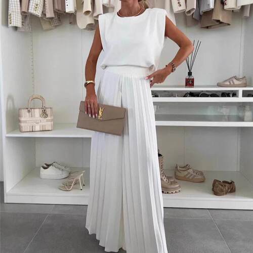 Round neck sleeveless top and wide leg pants two-piece set