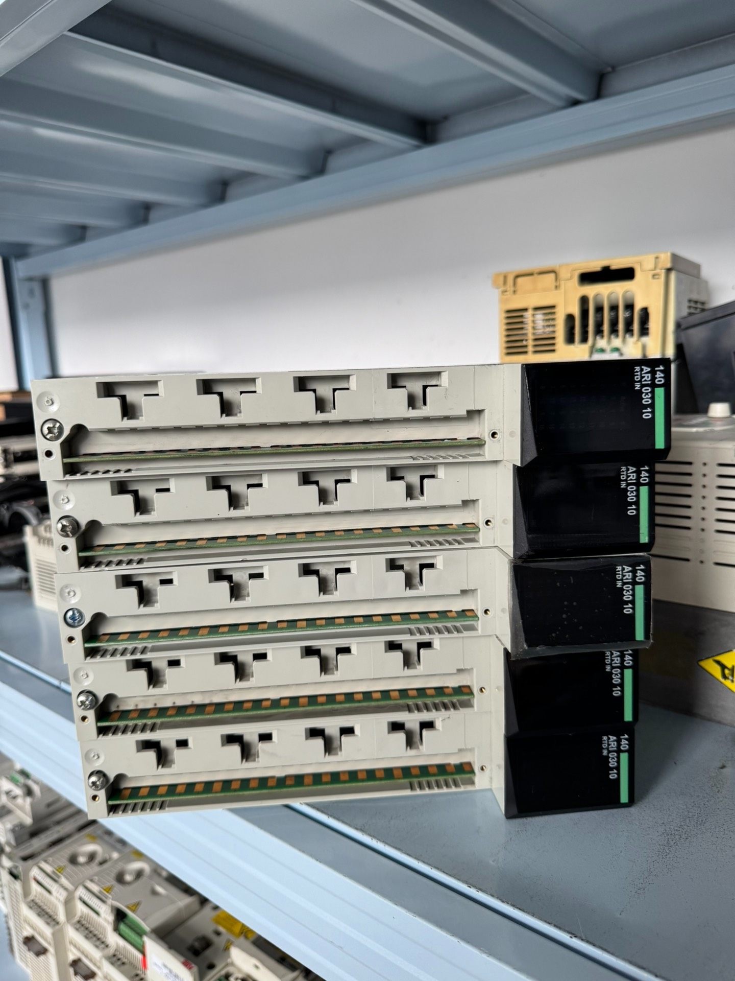 施耐德140ARI03010 PLC模块 原装拆机