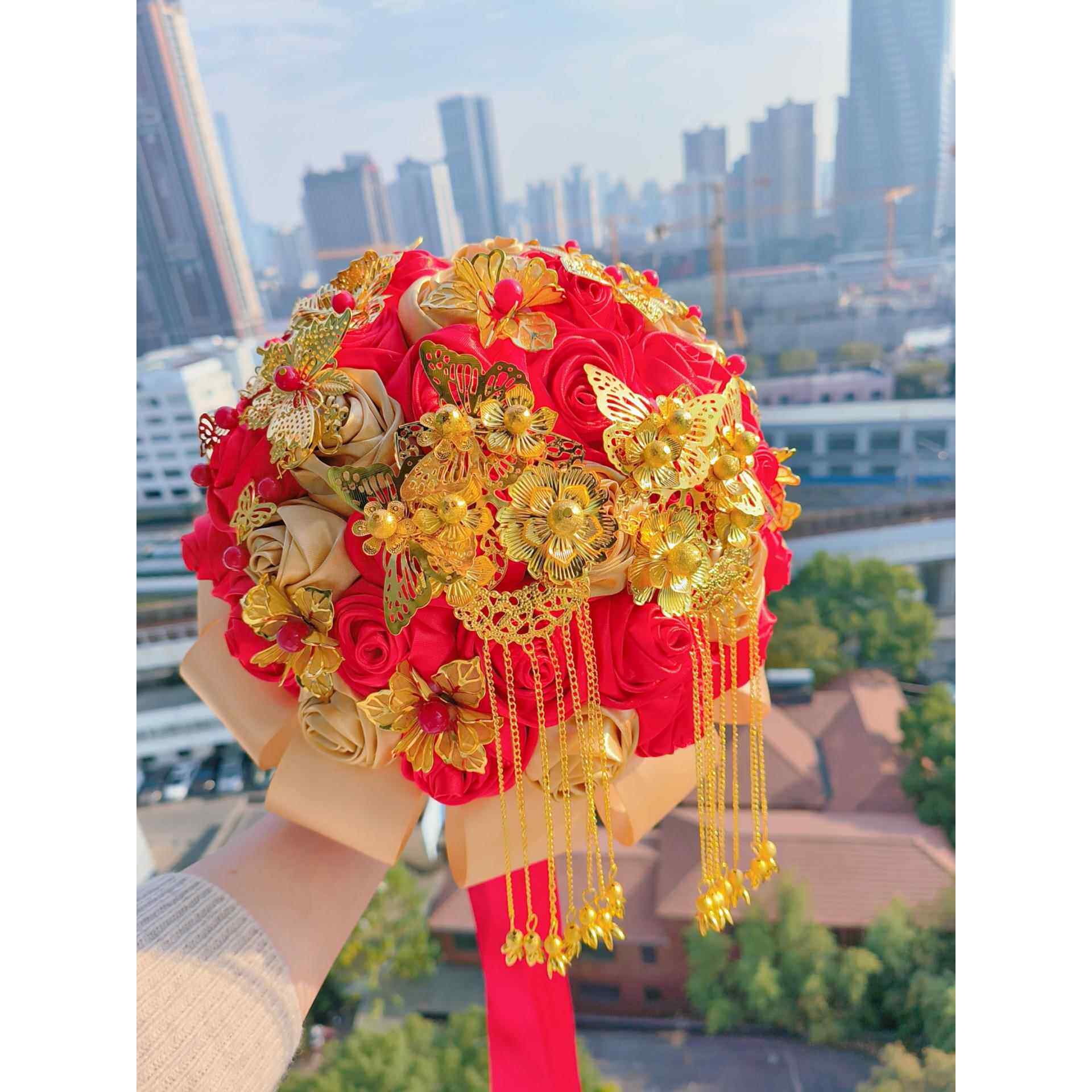 新婚礼物新娘手捧花高级感登记结婚花球丝带出嫁中式婚礼捧花重工