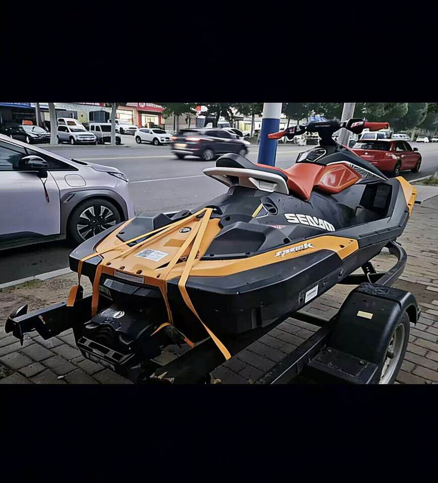 22年下水摩托艇庞巴迪火花90带翘头