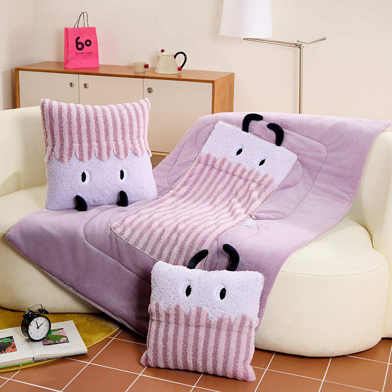 秋冬季加厚抱枕被子两用沙发毯子空调被办公室车载车用靠垫二合一