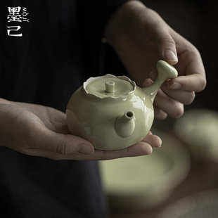墨己仿宋绿釉侧把泡茶壶功夫茶具陶瓷花口手执壶球孔过滤文人器壶