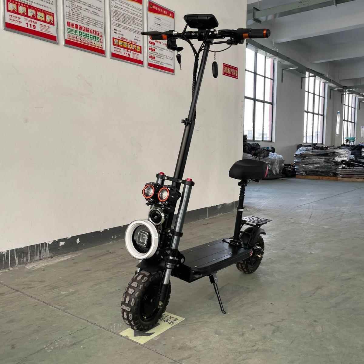 工厂直销2400W电动滑板车11寸双驱滑板车工厂双驱越野电动滑板车