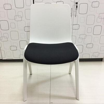 简约带桌板办公会议椅手色塑白料靠扶背培四脚ZC-0271椅带写字板