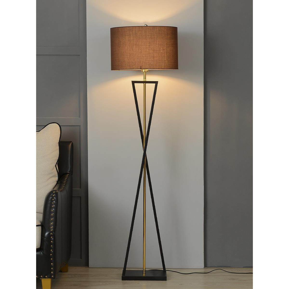 现代简约落地灯客厅沙发装饰摆件大气光豪华设计卧室立式台灯