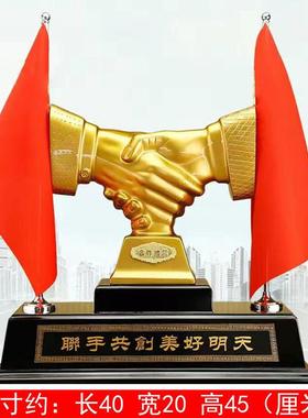 高档合作赢握领摆导高档件老板会议办公共室桌面装饰工艺手礼品摆