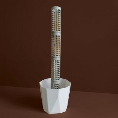 The text describes a product for supporting climbing plants.