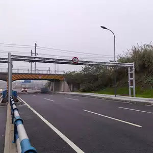 [通用限高升降式道路限速室外公路交通反光膜高速架专用杆限高]