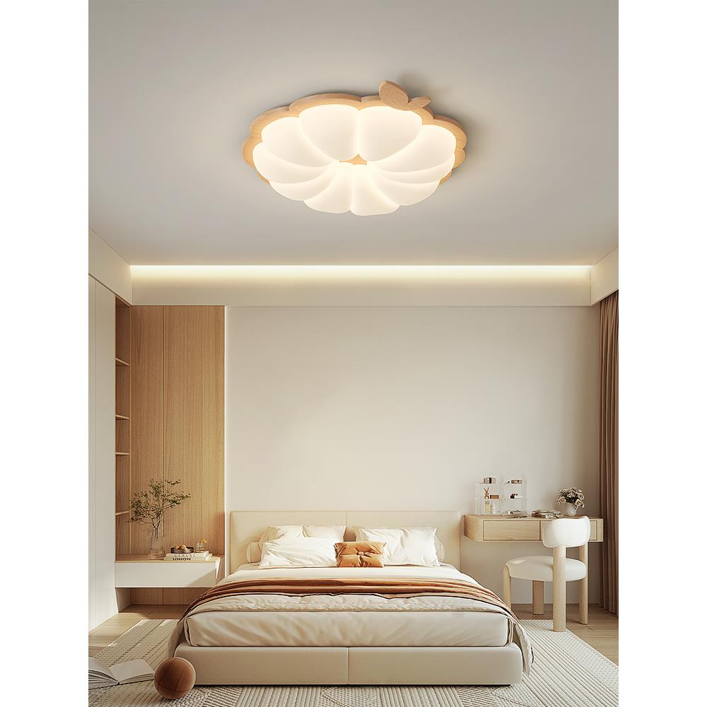 卧室主卧2024油新款儿童房间眼灯灯奶原木风灯具全光谱732护吸顶