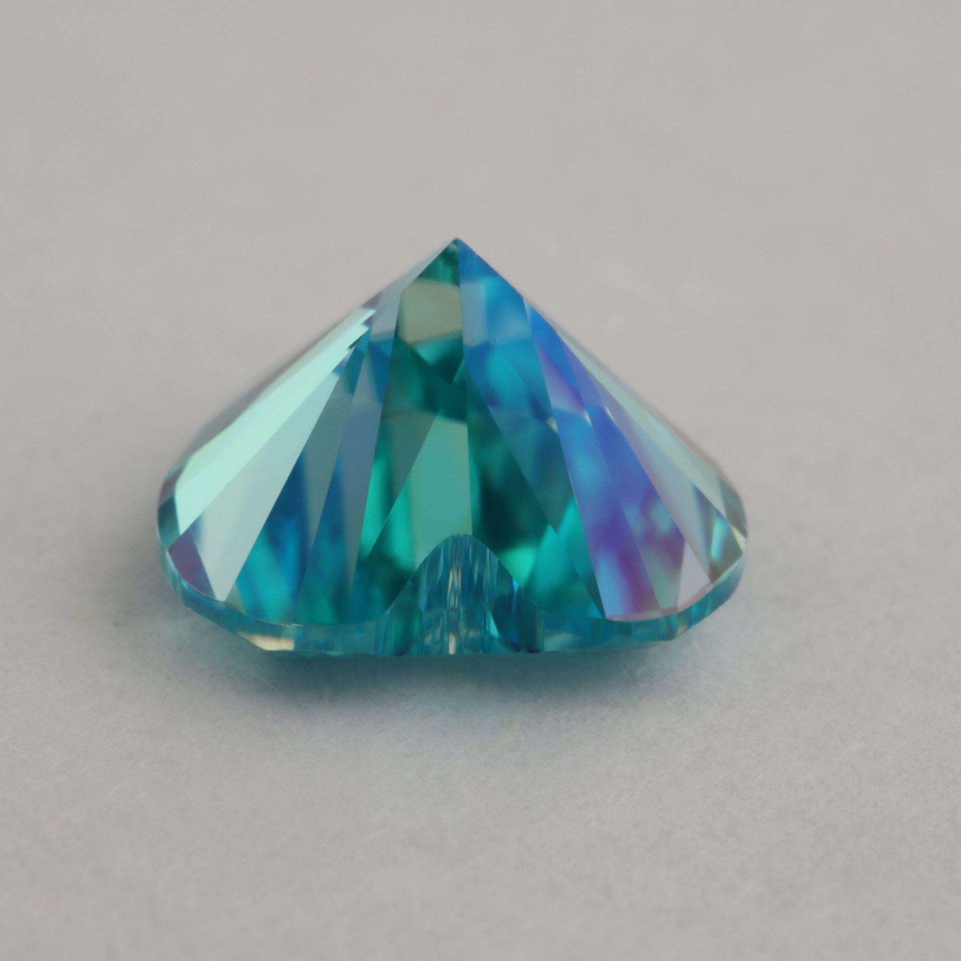 梧州莫桑石裸石 莫桑钻裸石彩色心形爱心海蓝色异形123CT