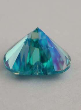 梧州莫桑石裸石 莫桑钻裸石彩色心形爱心海蓝色异形123CT