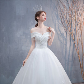 婚纱2023一字肩白色优美网纱袖，齐地婚纱蕾丝束腰修身婚纱