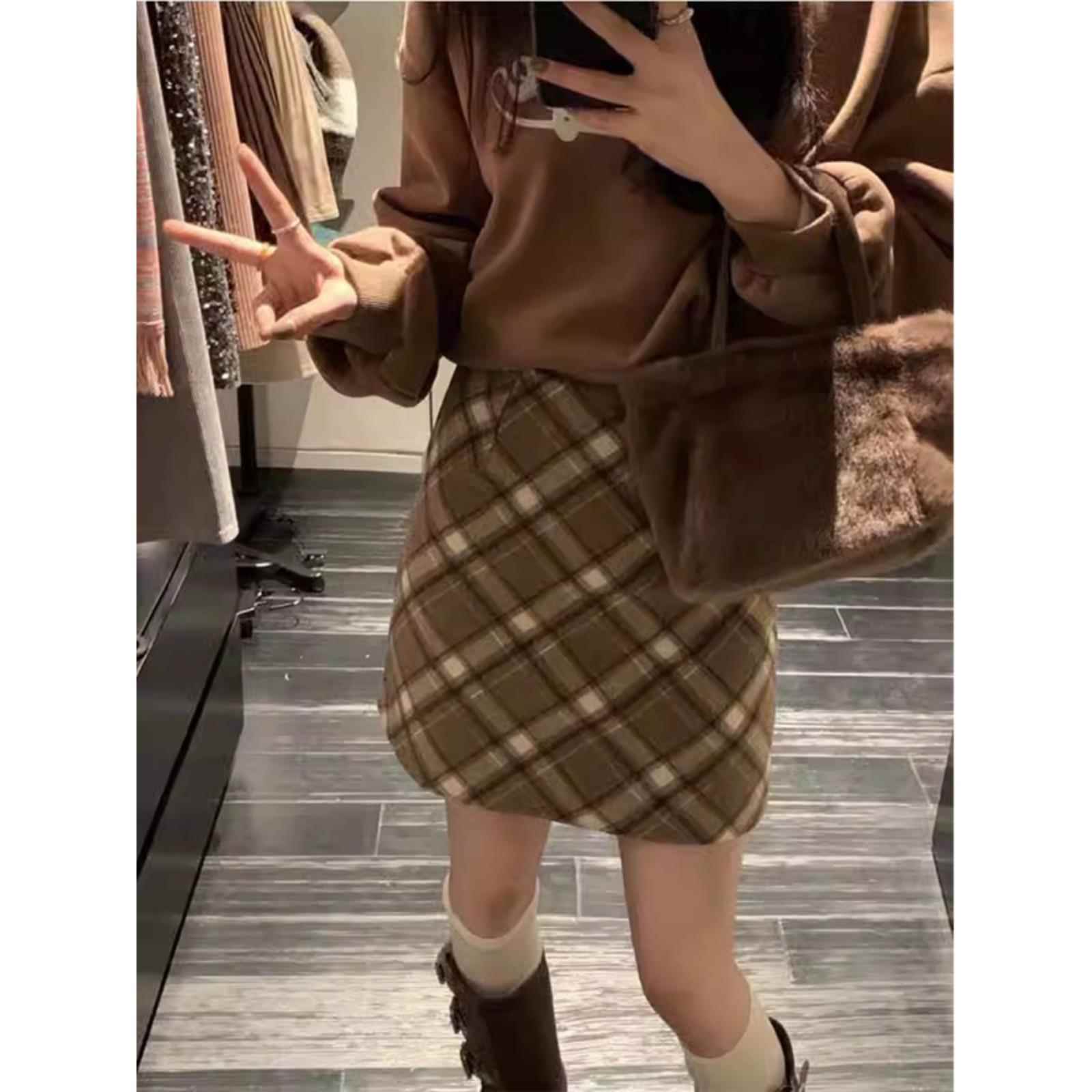 毛呢格子半身裙秋季款女装2025新款雅丹风穿搭美拉德大码高腰短裙