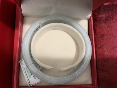 目前看来求鉴定豪8印象S16翡翠手镯怎么样，纯正度如何？