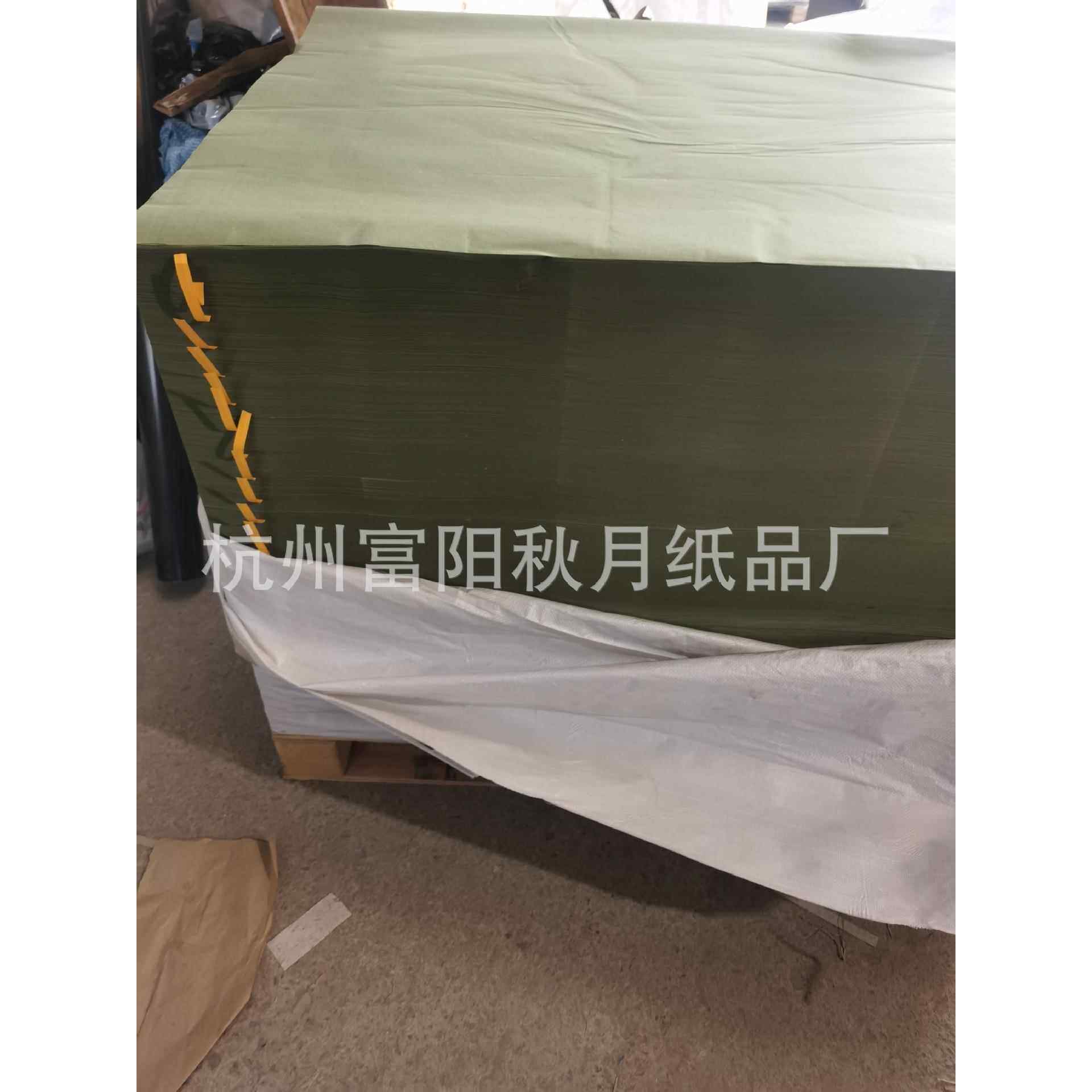 厂家1直销纸95克木浆沥青防潮草垫箱用绿色条纹889*119400克浆柏
