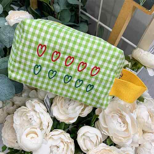 ins创意双面格子爱心刺绣大容量化妆包女学生可爱可携式手拎收纳