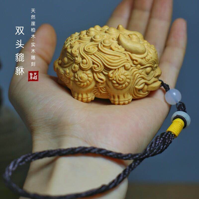 太行崖柏双头貔貅手把件木雕创意文玩招财吞金兽工艺装饰品摆件