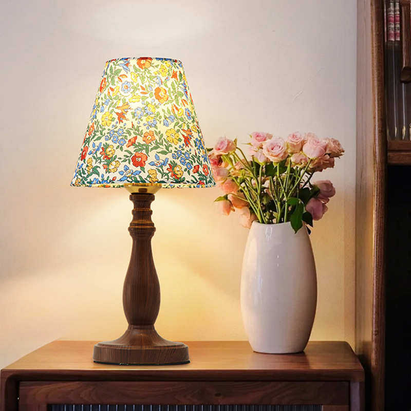中古碎花布艺台灯温馨氛围灯卧室床头高级感创意装饰复古台灯