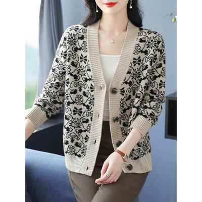 中老年女装秋装毛衣外套宽松大码时髦洋气提花针织开衫女春秋外搭
